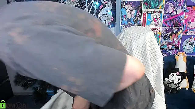 Snapshot of CarolineRichter chatting on 12.21.25 CarolineRichter online show from 12.21.25