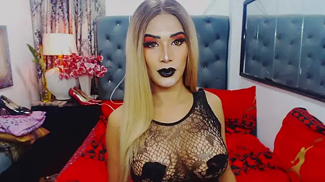 Snapshot of Mistress4fun chatting on 09.30.25 Mistress4fun online show from 09.30.25