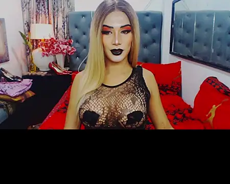 Snapshot of Mistress4fun chatting on 06.30.26 Mistress4fun online show from 06.30.26