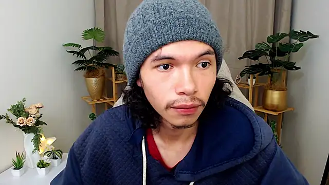 Snapshot of Xoxo_Smiles chatting on 11.30.25 Xoxo Smiles online show from 11.30.25