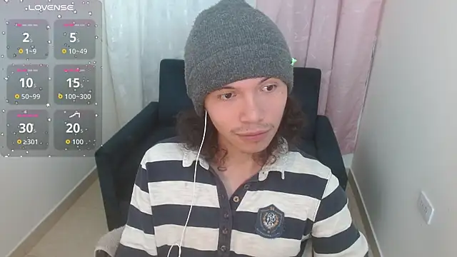 Snapshot of Xoxo_Smiles chatting on 03.25.26 Xoxo Smiles online show from 03.25.26