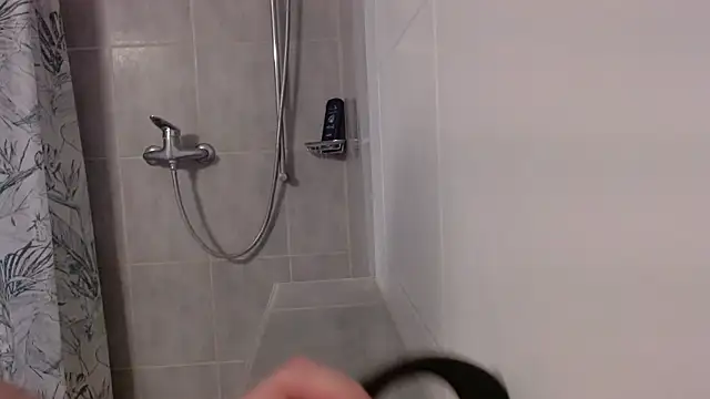 Snapshot of Hijuga chatting on 11.30.25 Hijuga online show from 11.30.25