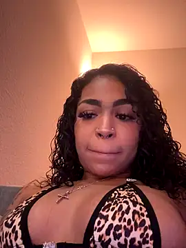 Snapshot of azaraxxxamor chatting on 10.22.25 azaraxxxamor online show from 10.22.25