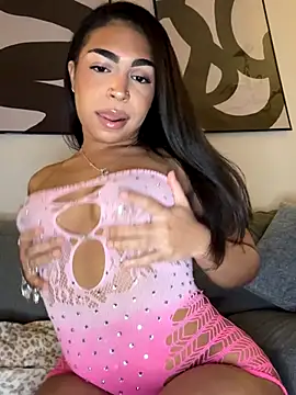 Snapshot of azaraxxxamor chatting on 10.31.25 azaraxxxamor online show from 10.31.25