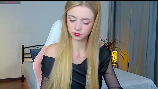 Snapshot of KelsiWest chatting on 09.16.25 KelsiWest online show from 09.16.25