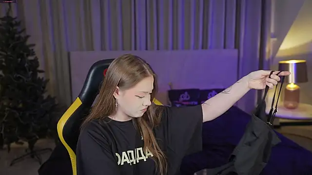 Esmie Smile online show from 01.14.26