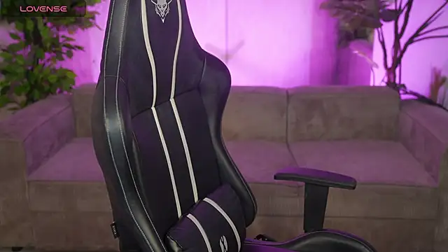 Esmie Smile online show from 04.12.26