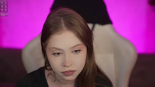 Snapshot of Esmie_Smile chatting on 05.27.26 Esmie Smile online show from 05.27.26