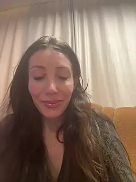 HellaryTourent online show from 02.22.26