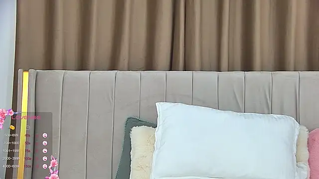 Snapshot of EmilyNovaa chatting on 05.17.26 EmilyNovaa online show from 05.17.26