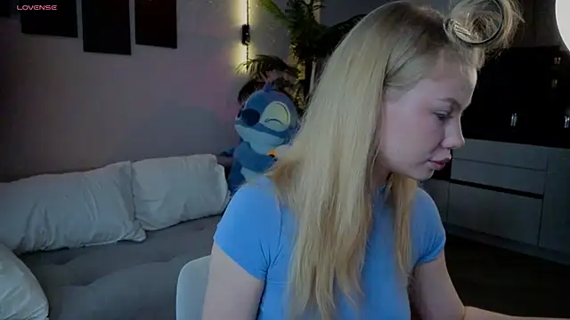 Snapshot of emilyshepar_d chatting on 06.26.26 emilyshepar d online show from 06.26.26