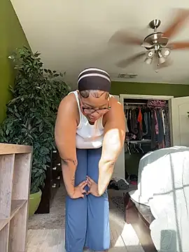 caramel  cremes online show from 11.06.25