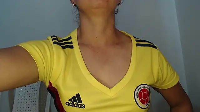 Snapshot of Milf_Valeria chatting on 06.23.26 Milf Valeria online show from 06.23.26