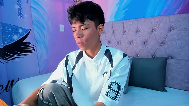 Snapshot of MaxiWildd chatting on 03.20.26 MaxiWildd online show from 03.20.26