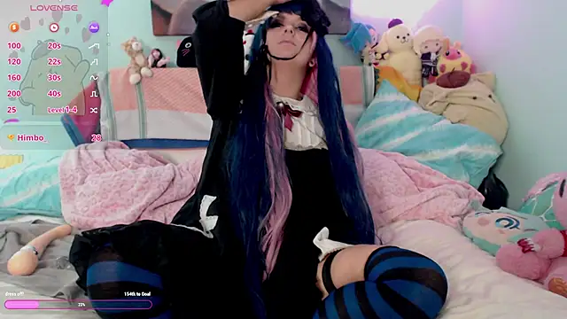Snapshot of starsaturn chatting on 10.08.25 starsaturn online show from 10.08.25
