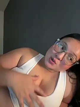 Snapshot of Kyleighc chatting on 02.06.26 Kyleighc online show from 02.06.26