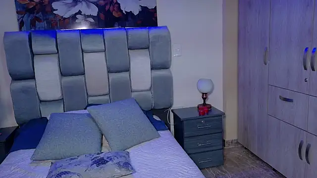 Snapshot of saramikaelson chatting on 09.10.25 saramikaelson online show from 09.10.25