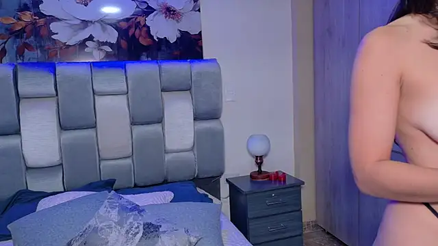 Snapshot of saramikaelson chatting on 09.12.25 saramikaelson online show from 09.12.25