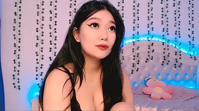 Snapshot of asian_eye chatting on 10.12.25 asian eye online show from 10.12.25