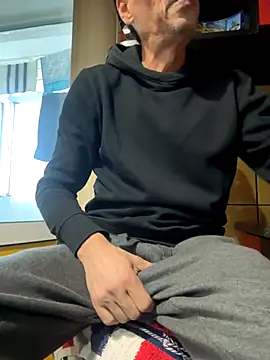 Snapshot of adiluci1 chatting on 10.05.25 adiluci1 online show from 10.05.25