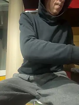 Snapshot of adiluci1 chatting on 10.20.25 adiluci1 online show from 10.20.25