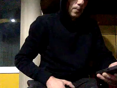 Snapshot of adiluci1 chatting on 12.21.25 adiluci1 online show from 12.21.25