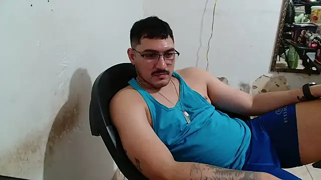 Snapshot of Leonino231 chatting on 09.18.25 Leonino231 online show from 09.18.25