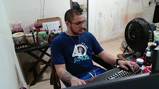 Snapshot of Leonino231 chatting on 10.07.25 Leonino231 online show from 10.07.25