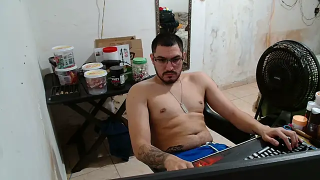 Snapshot of Leonino231 chatting on 11.10.25 Leonino231 online show from 11.10.25