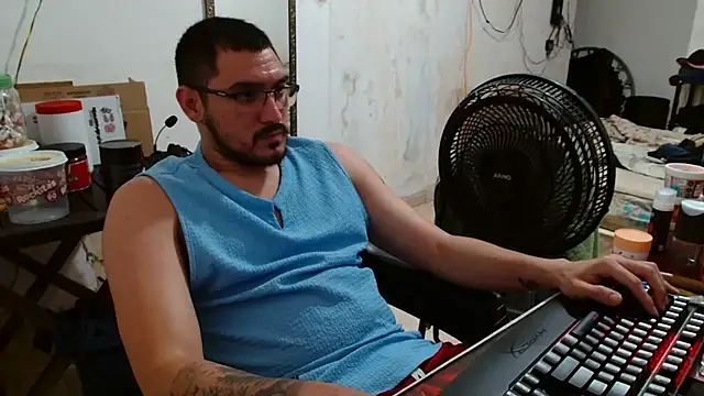 Snapshot of Leonino231 chatting on 11.17.25 Leonino231 online show from 11.17.25