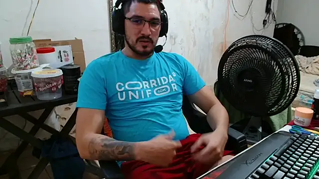 Snapshot of Leonino231 chatting on 11.17.25 Leonino231 online show from 11.17.25