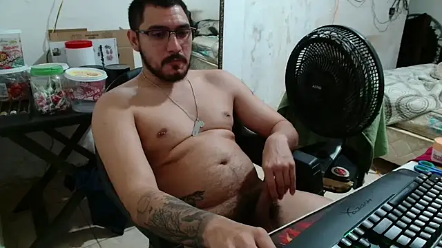 Snapshot of Leonino231 chatting on 11.21.25 Leonino231 online show from 11.21.25