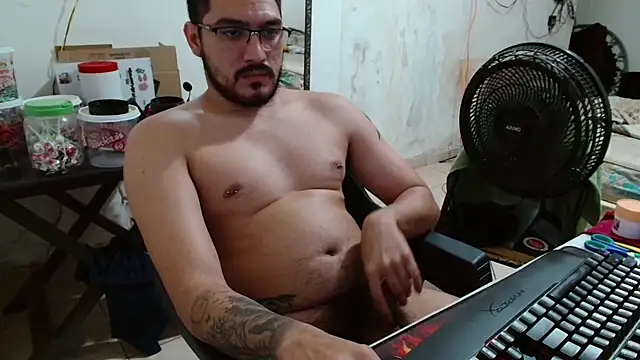 Snapshot of Leonino231 chatting on 11.22.25 Leonino231 online show from 11.22.25