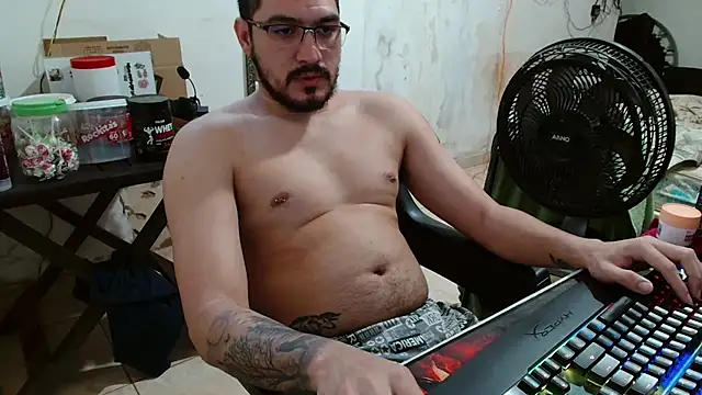 Snapshot of Leonino231 chatting on 11.24.25 Leonino231 online show from 11.24.25