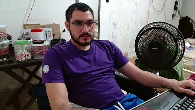 Snapshot of Leonino231 chatting on 11.26.25 Leonino231 online show from 11.26.25