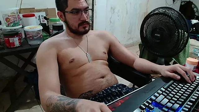 Snapshot of Leonino231 chatting on 12.05.25 Leonino231 online show from 12.05.25