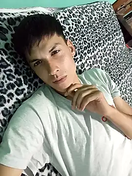 Snapshot of frankitocam4 chatting on 12.01.25 frankitocam4 online show from 12.01.25