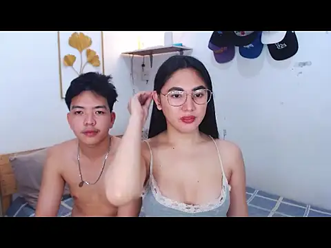 HornyCoupleCum online show from 12.15.25