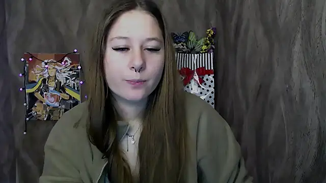 Snapshot of Linda_S_ chatting on 10.10.25 Linda S online show from 10.10.25