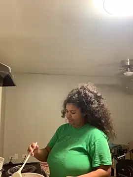 Snapshot of KittyCow chatting on 10.17.25 KittyCow online show from 10.17.25