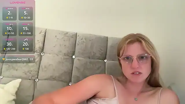 Snapshot of BustyKellyXXX chatting on 08.03.26 BustyKellyXXX online show from 08.03.26