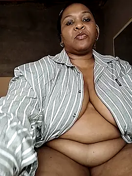 Snapshot of Moretl chatting on 02.15.26 Moretl online show from 02.15.26