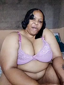 Snapshot of Moretl chatting on 04.14.26 Moretl online show from 04.14.26