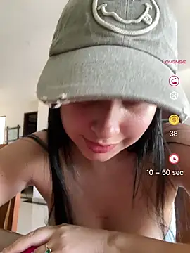 Snapshot of lucy_grey25 chatting on 05.06.26 lucy grey25 online show from 05.06.26