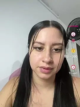 Snapshot of lucy_grey25 chatting on 05.24.26 lucy grey25 online show from 05.24.26