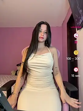 Snapshot of lucy_grey25 chatting on 06.18.26 lucy grey25 online show from 06.18.26