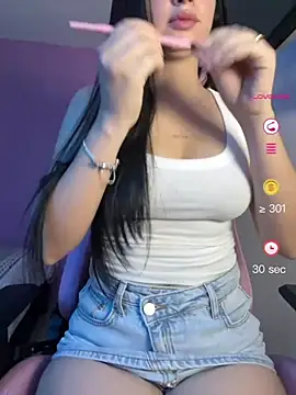 Snapshot of lucy_grey25 chatting on 07.18.26 lucy grey25 online show from 07.18.26