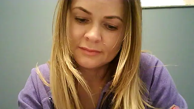 Snapshot of Ginger-bb chatting on 12.05.25 Ginger-bb online show from 12.05.25