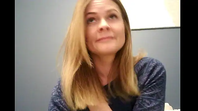 Snapshot of Ginger-bb chatting on 12.15.25 Ginger-bb online show from 12.15.25