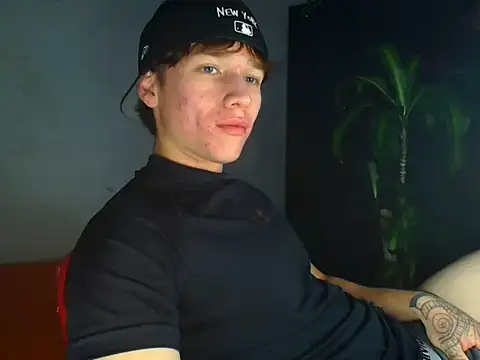 Snapshot of Logan_sixxer chatting on 11.14.25 Logan sixxer online show from 11.14.25